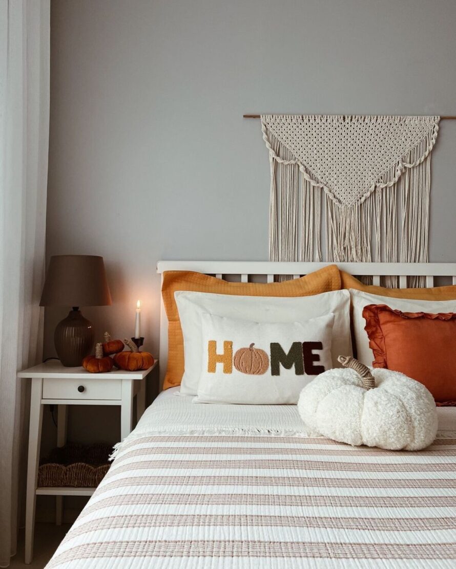 cozy fall apartment decor ideas 15