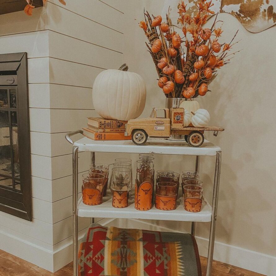 charming farmhouse fall decor ideas 6