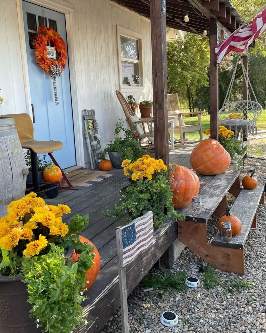 fall house exterior decorating idea 11