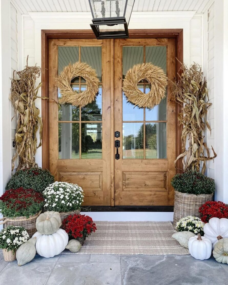 fall house exterior decorating idea 14