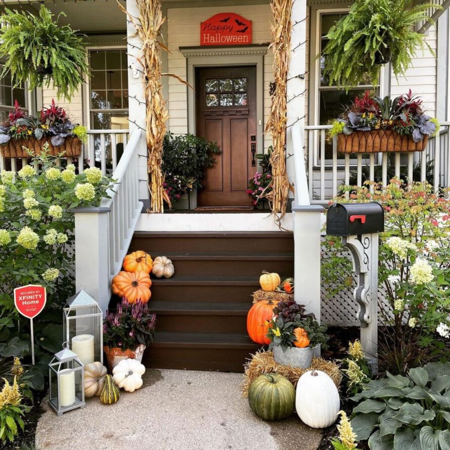 fall house exterior decorating idea 15