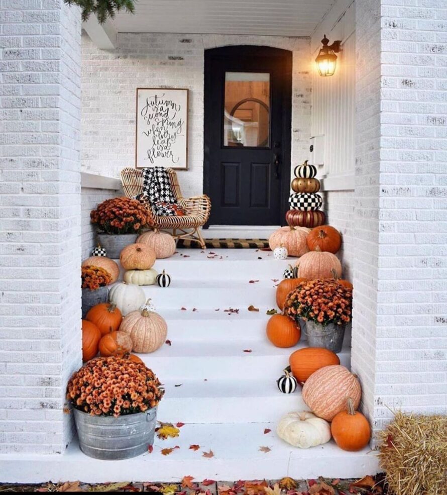 fall house exterior decorating idea 7