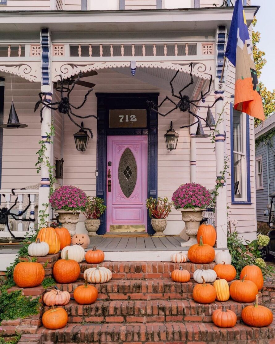 fall house exterior decorating idea 9