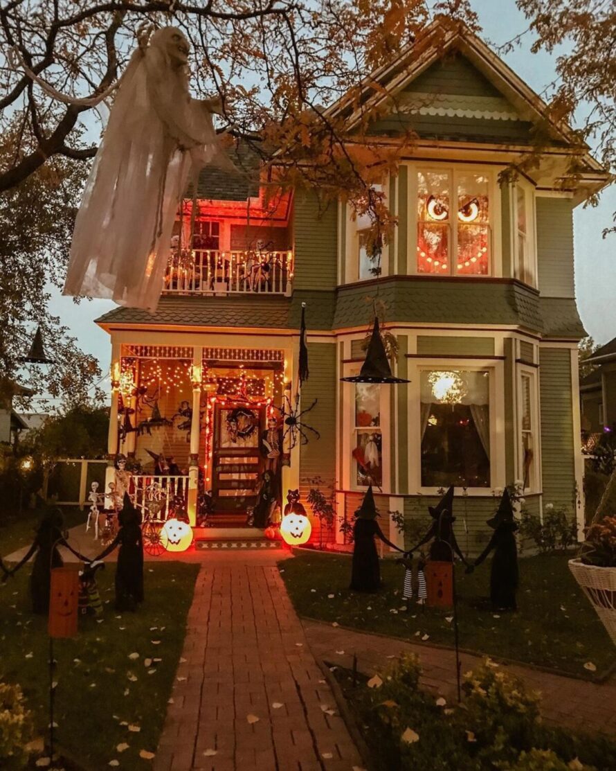 fun outdoor halloween decoration ideas 11