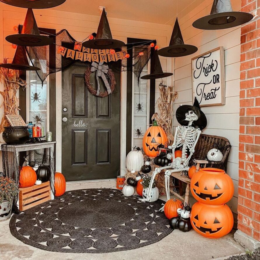 spooktacular halloween front porch ideas 1