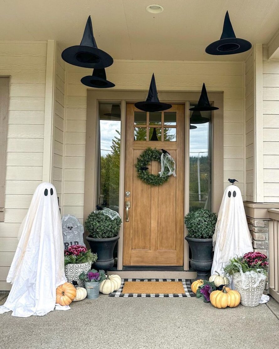 spooktacular halloween front porch ideas 11