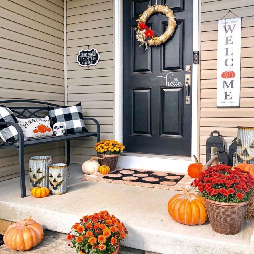 spooktacular halloween front porch ideas 18