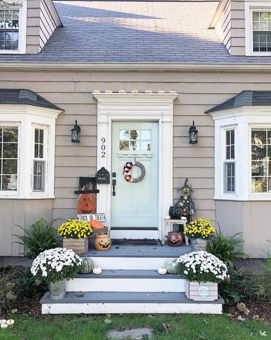 spooktacular halloween front porch ideas 19