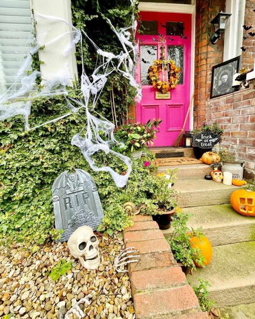 spooktacular halloween front porch ideas 21