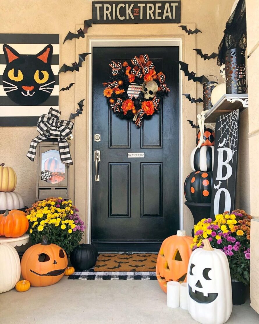 spooktacular halloween front porch ideas 23