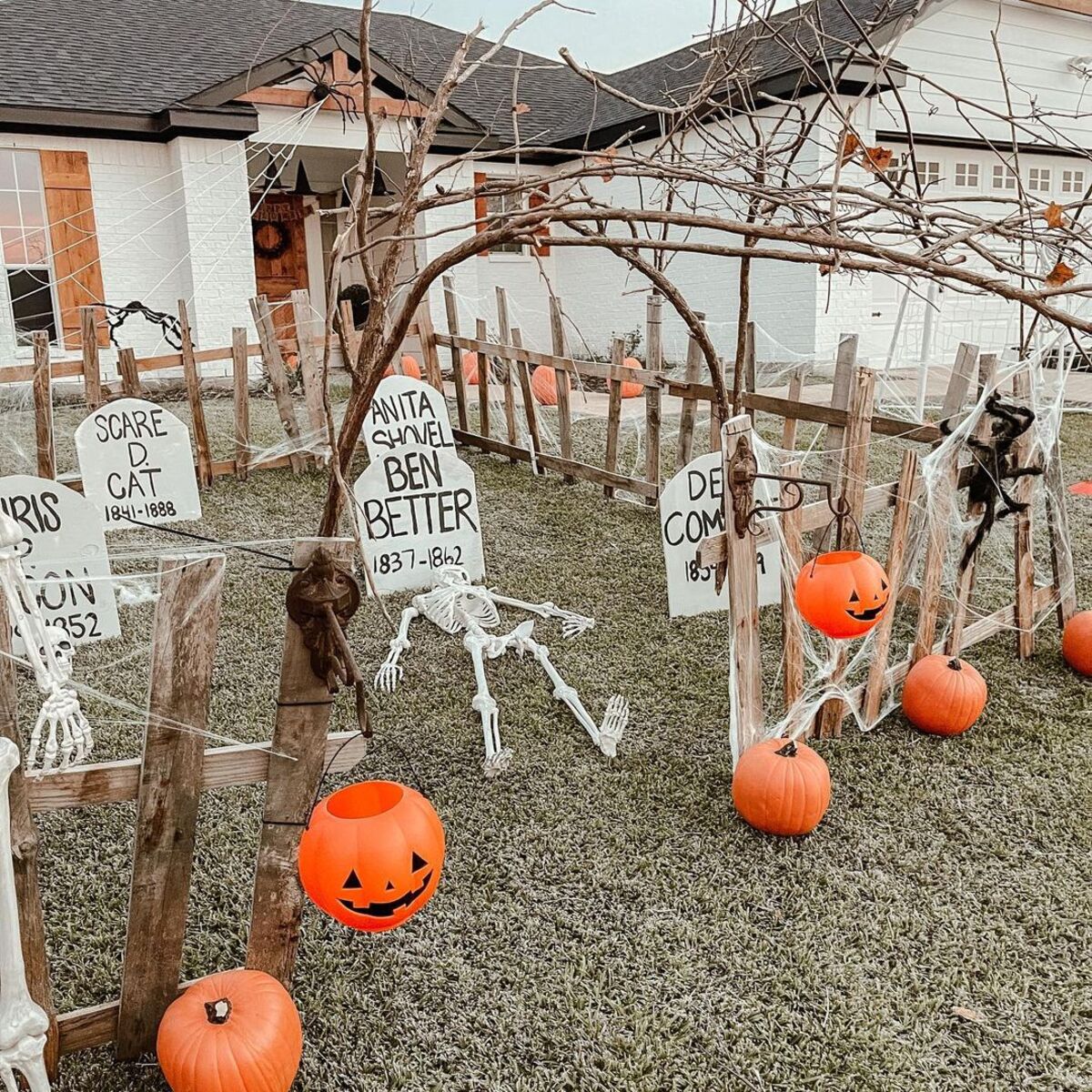 15 spooktacular halloween yard decorations 13