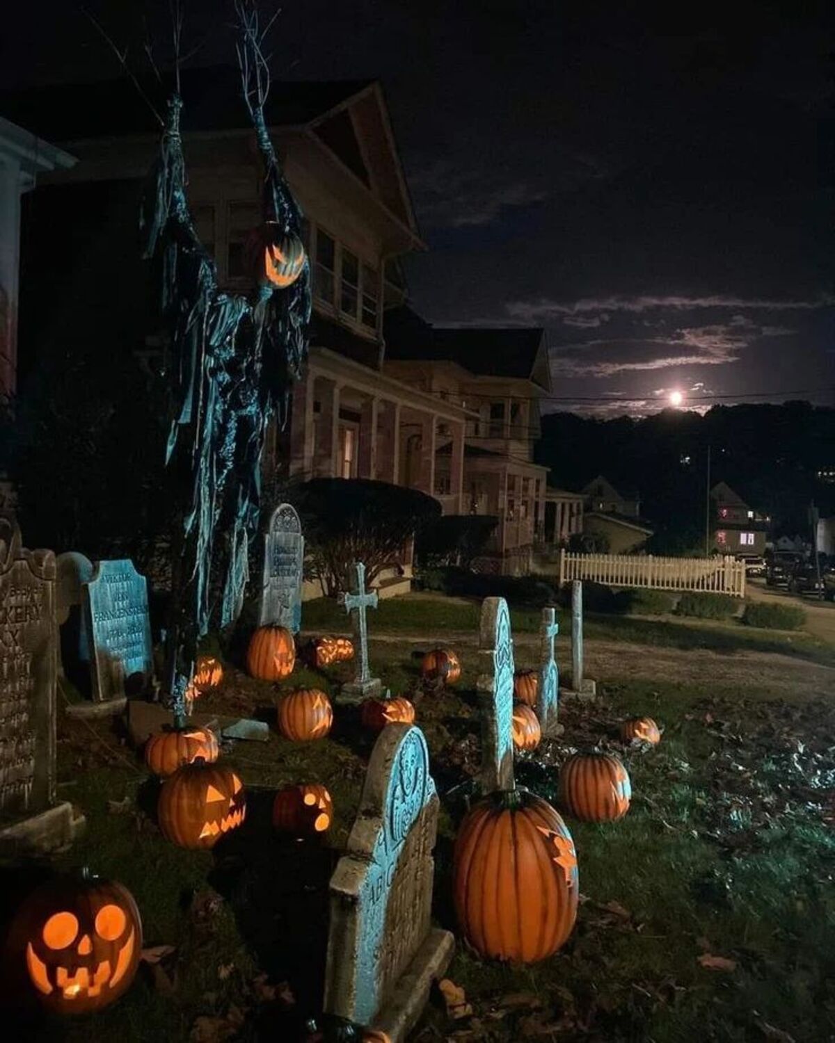 15 spooktacular halloween yard decorations 7