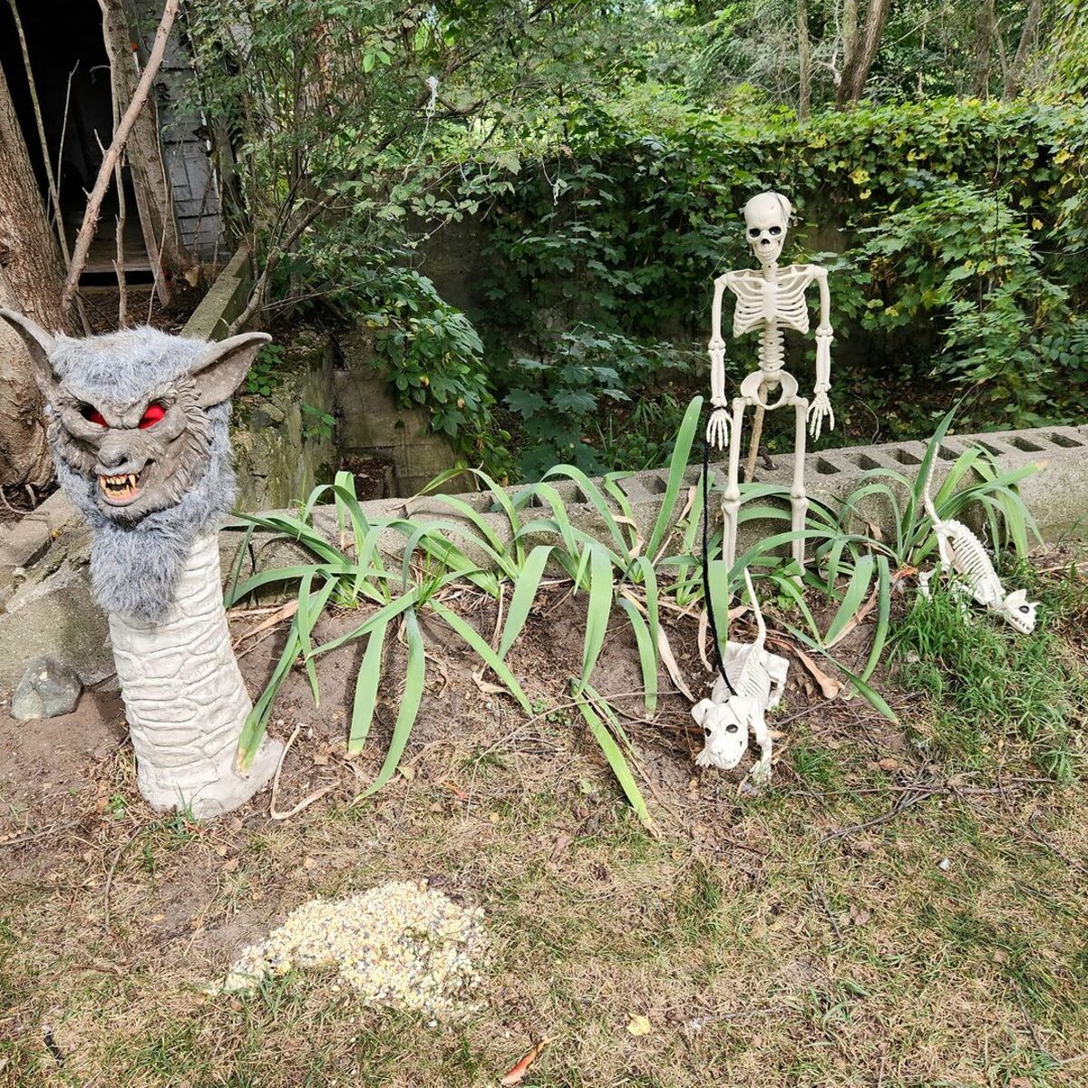 15 spooktacular halloween yard decorations 9