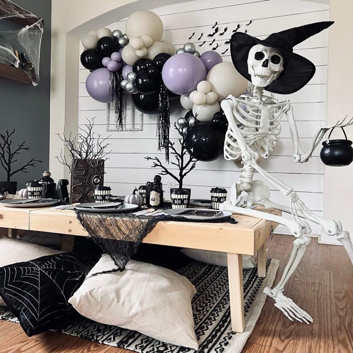 20 enchanting halloween table setting ideas 10