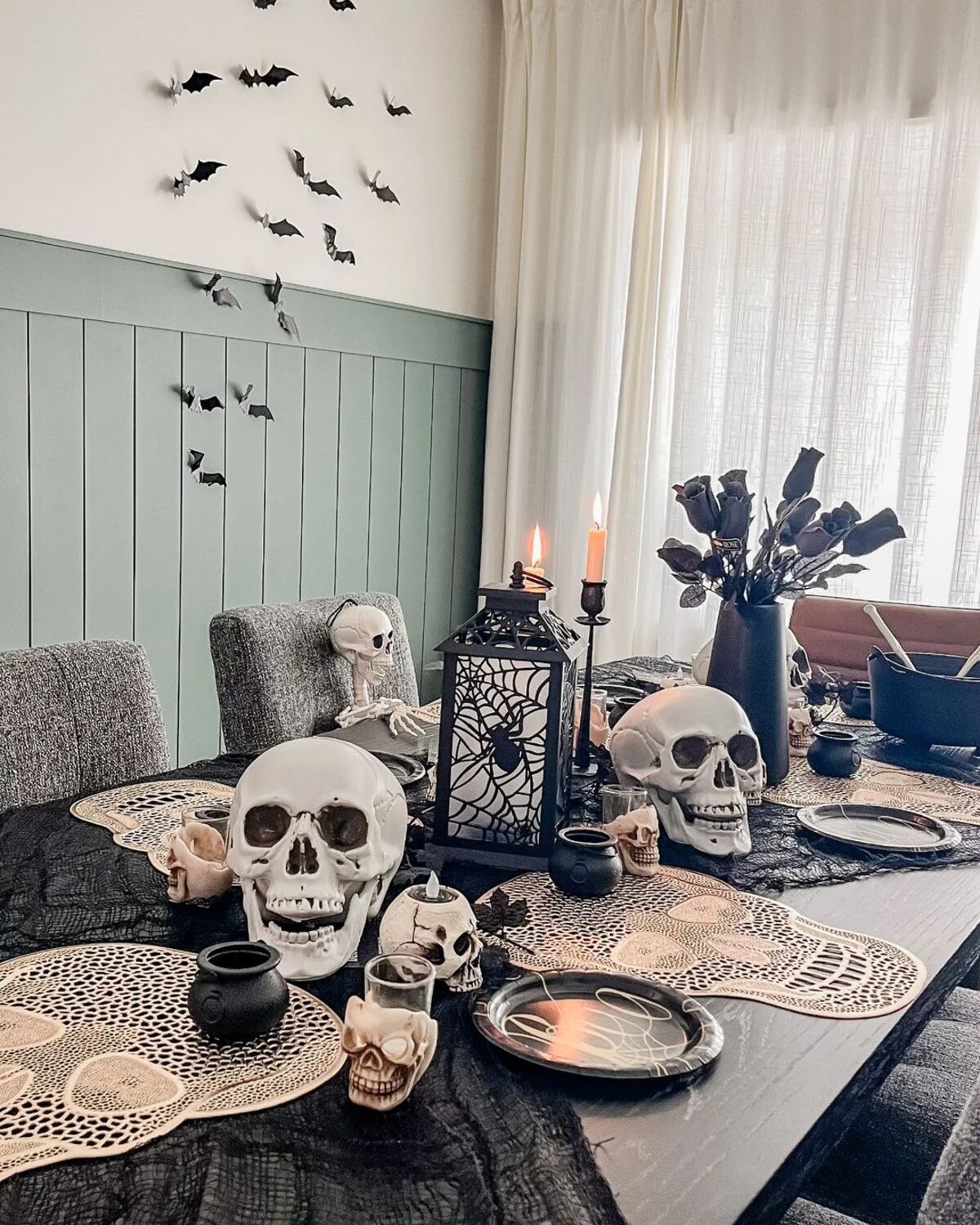 20 enchanting halloween table setting ideas 11