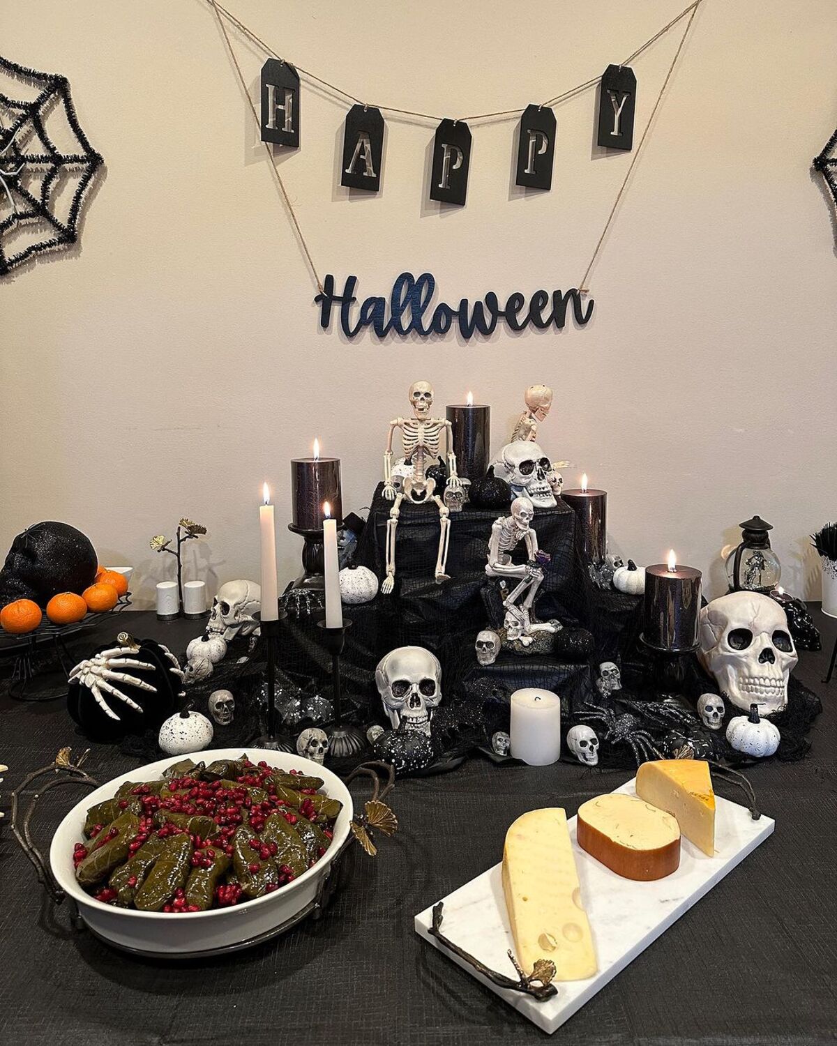 20 enchanting halloween table setting ideas 13