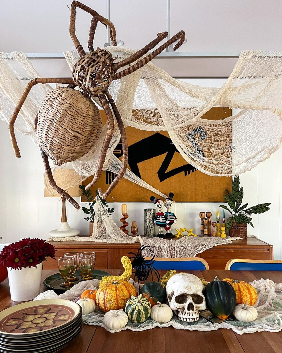 20 enchanting halloween table setting ideas 14