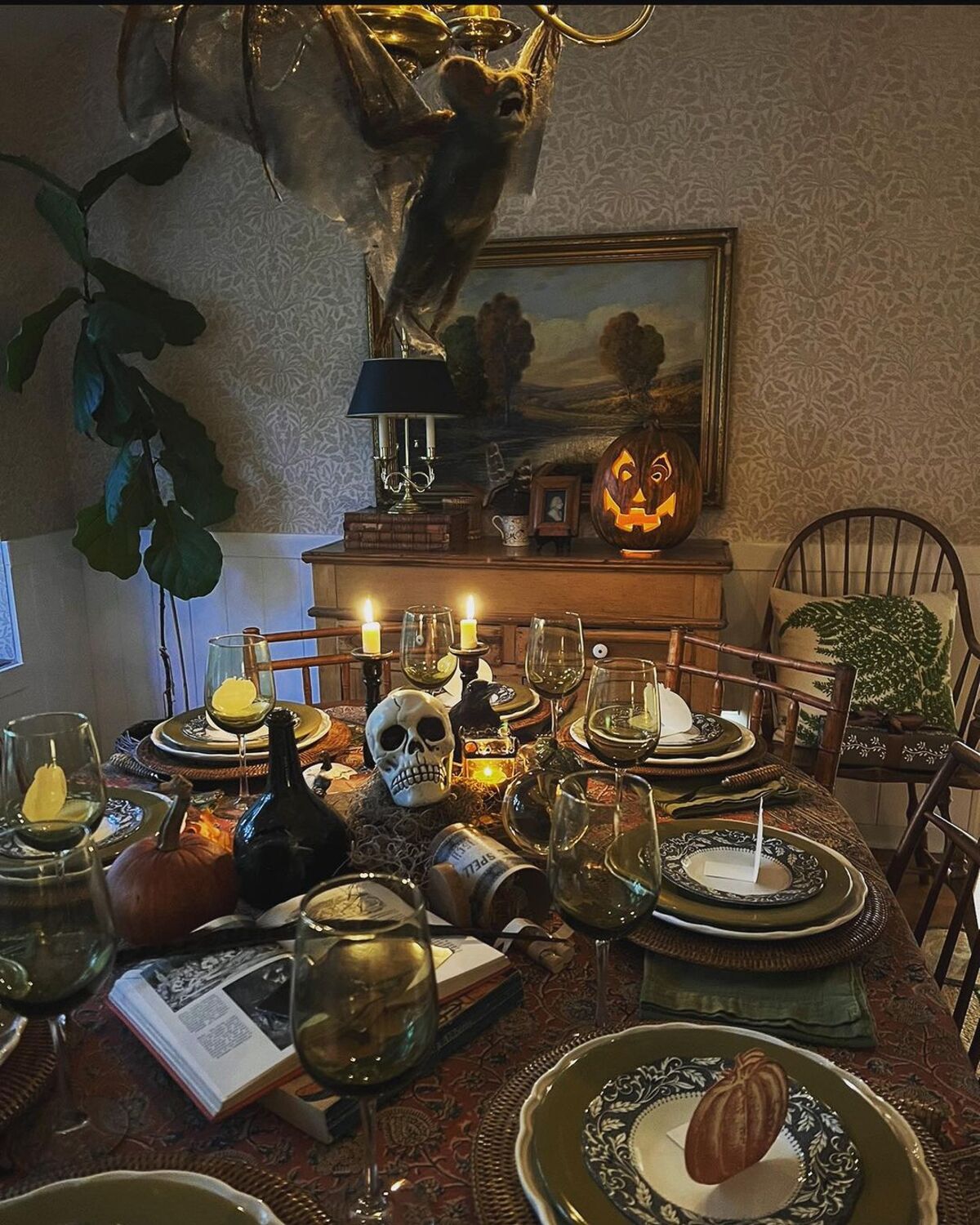 20 enchanting halloween table setting ideas 17