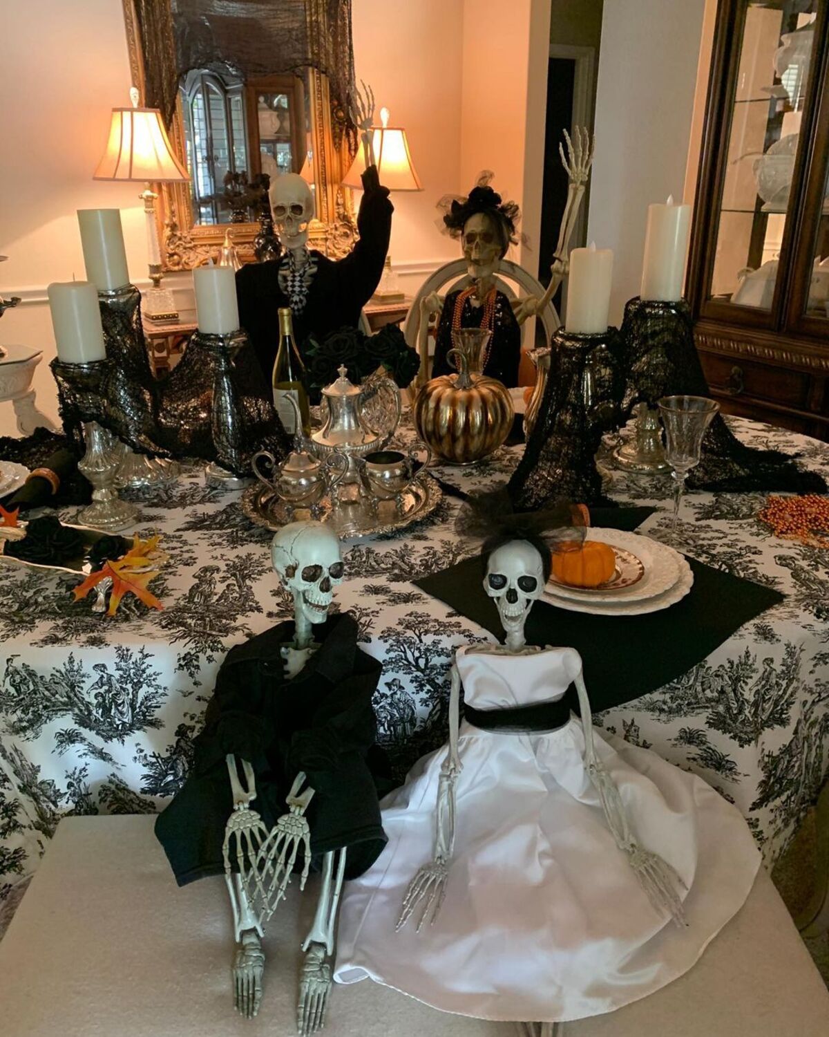 20 enchanting halloween table setting ideas 2