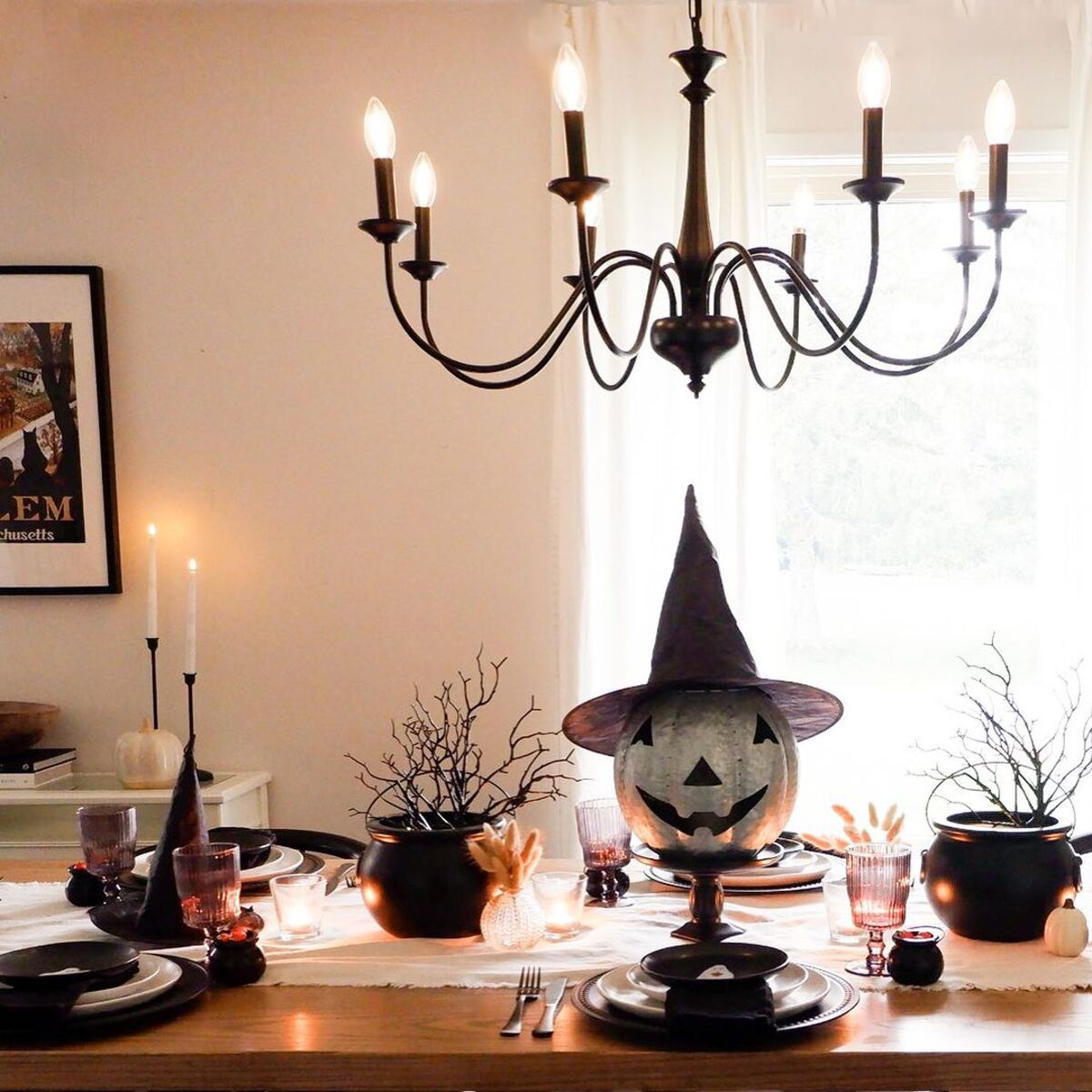 20 enchanting halloween table setting ideas 4