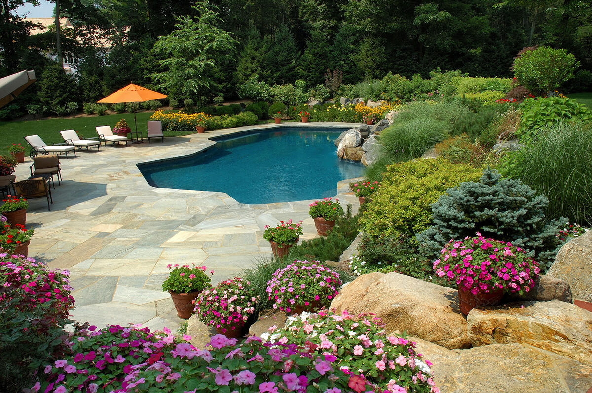 backyard oasis ideas 13