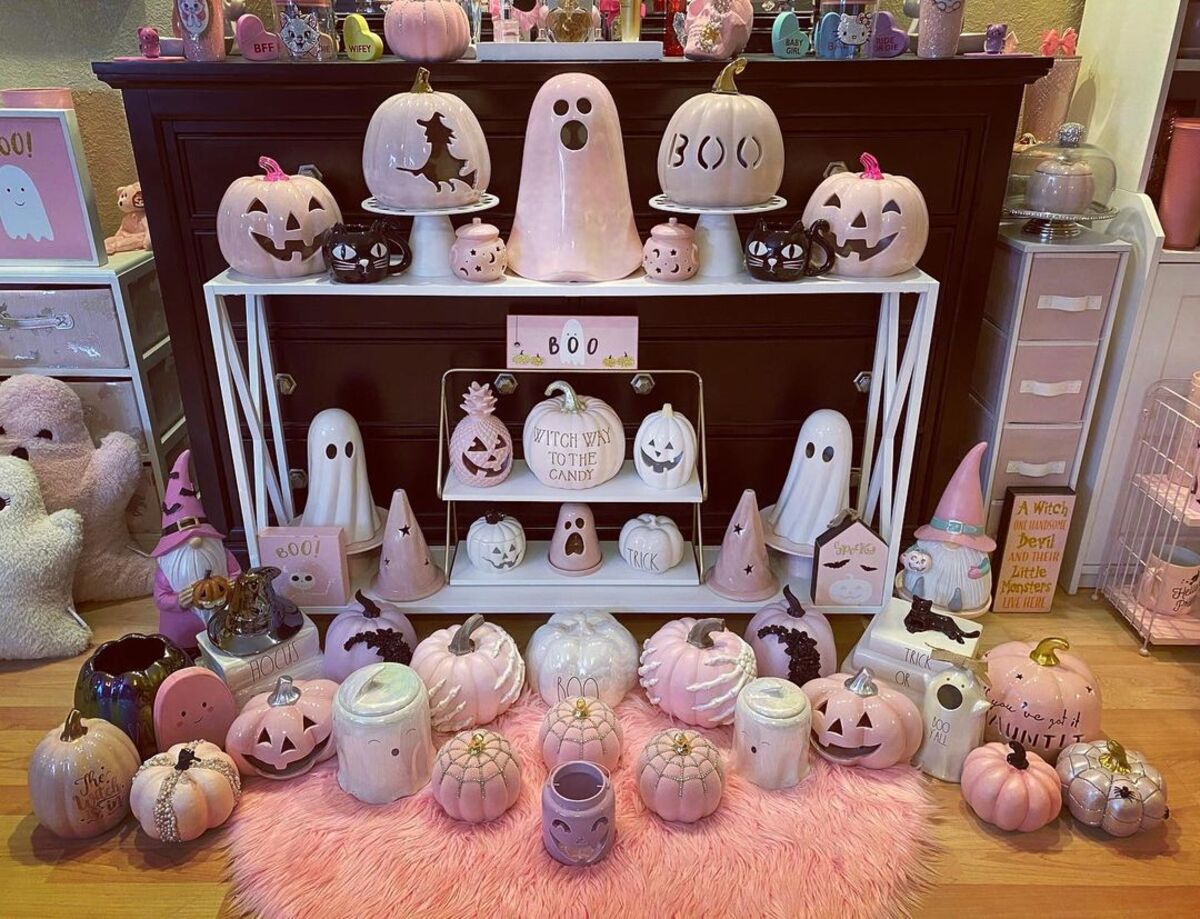 charming pink halloween decor ideas 13