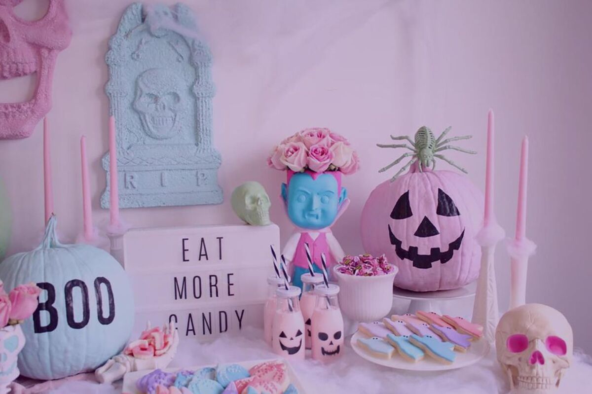 charming pink halloween decor ideas 15