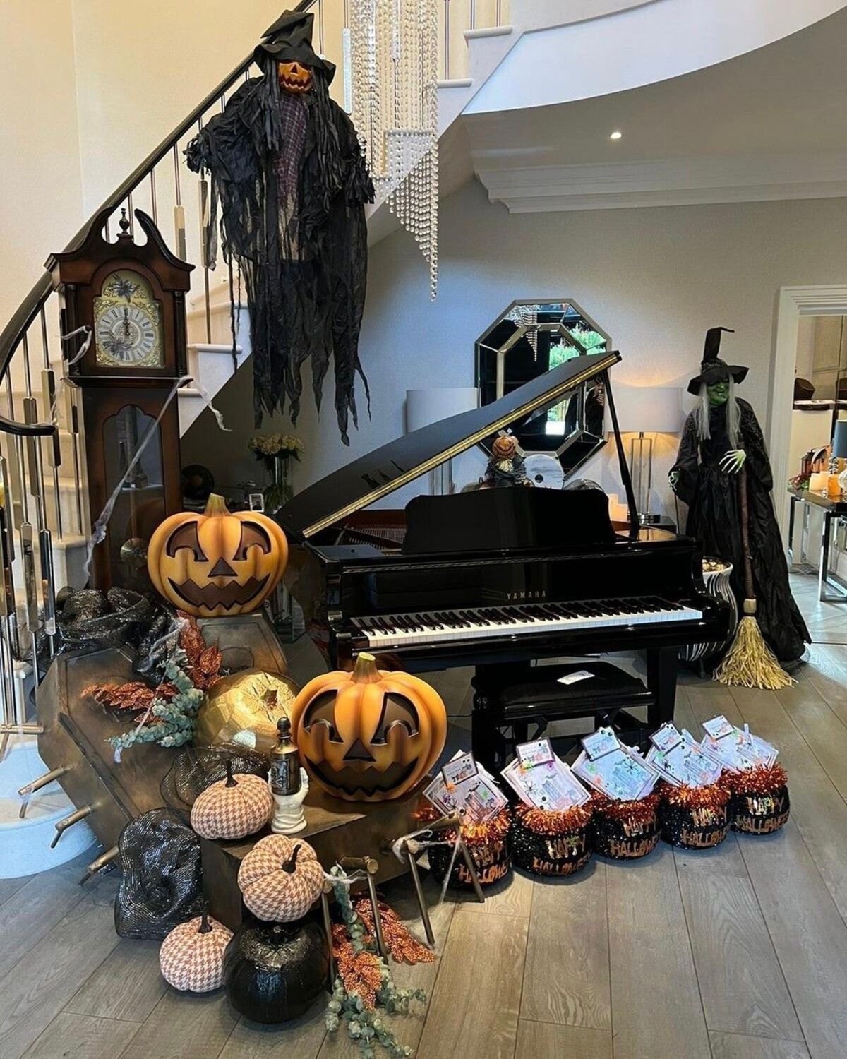 creative halloween decor ideas 3