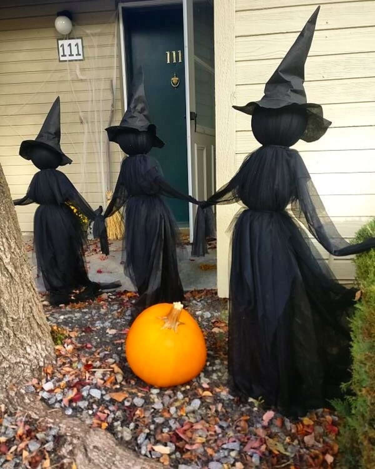 diy witch decorations for outdoor spookiness 10