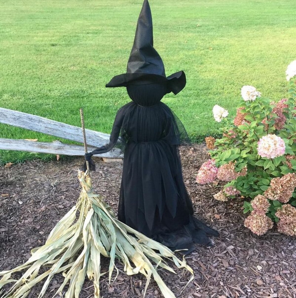 diy witch decorations for outdoor spookiness 2