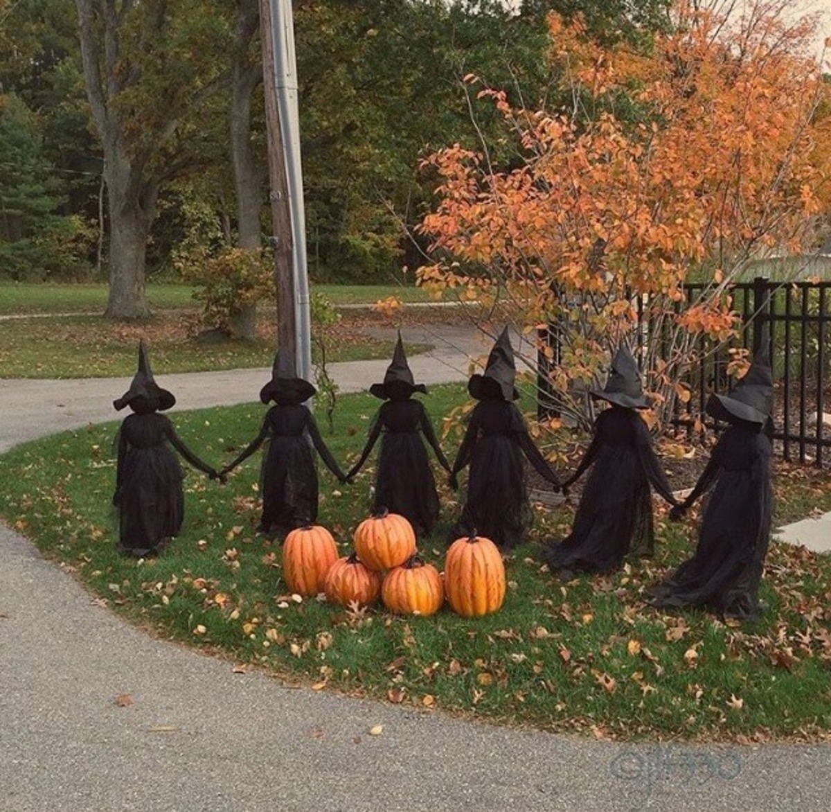 diy witch decorations for outdoor spookiness 5