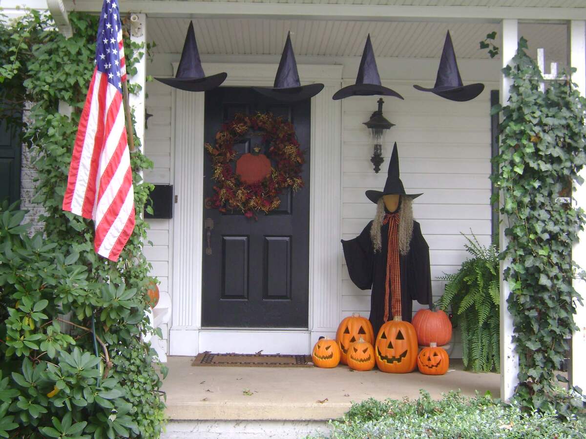 diy witch decorations for outdoor spookiness 7