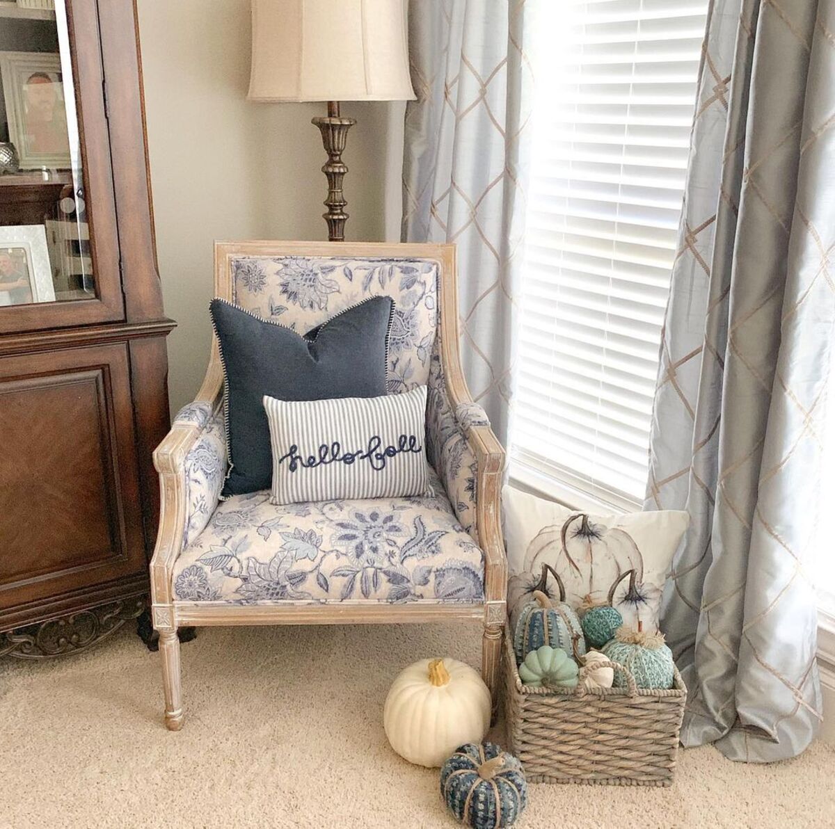 enchanting blue fall decor ideas 3