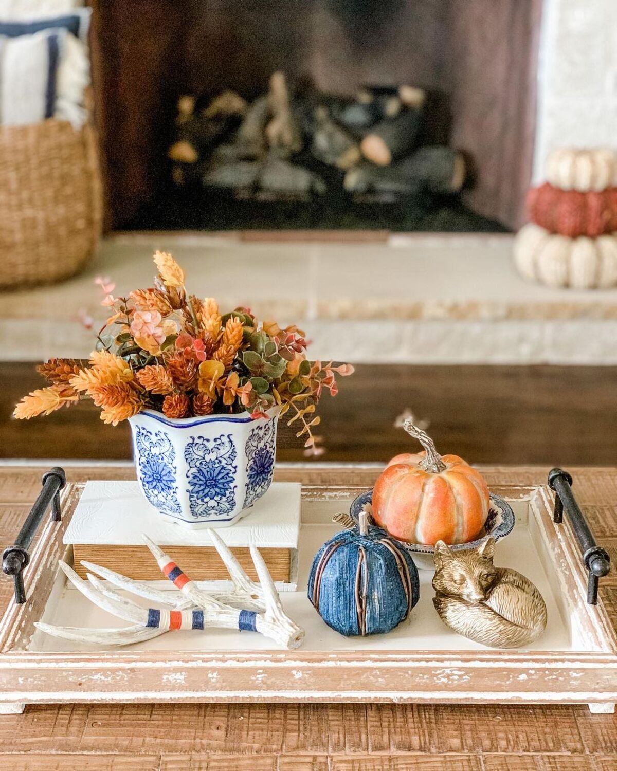 enchanting blue fall decor ideas 4