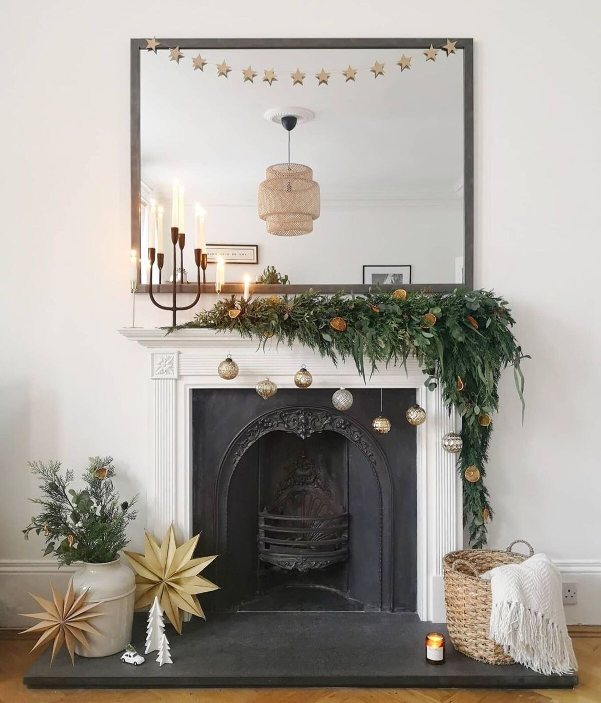 festive christmas mantel decor ideas 12