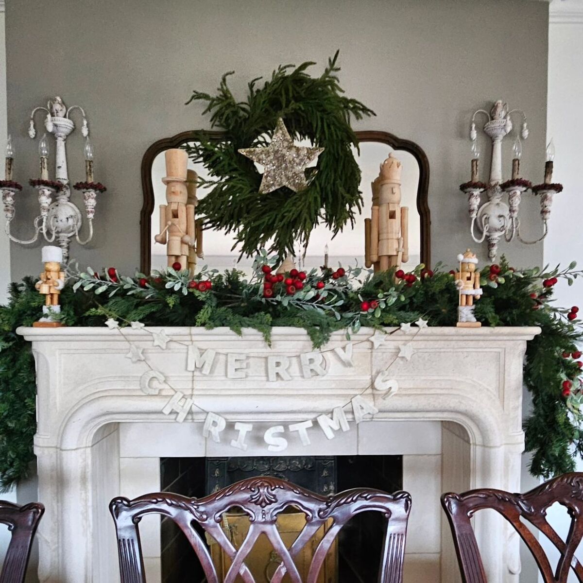 festive christmas mantel decor ideas 14