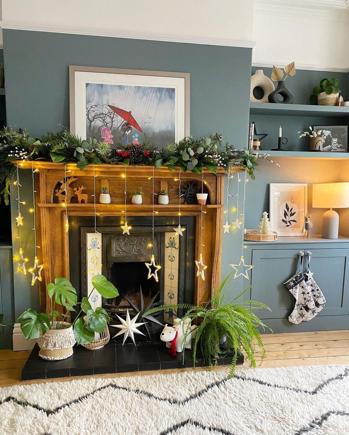 festive christmas mantel decor ideas 16