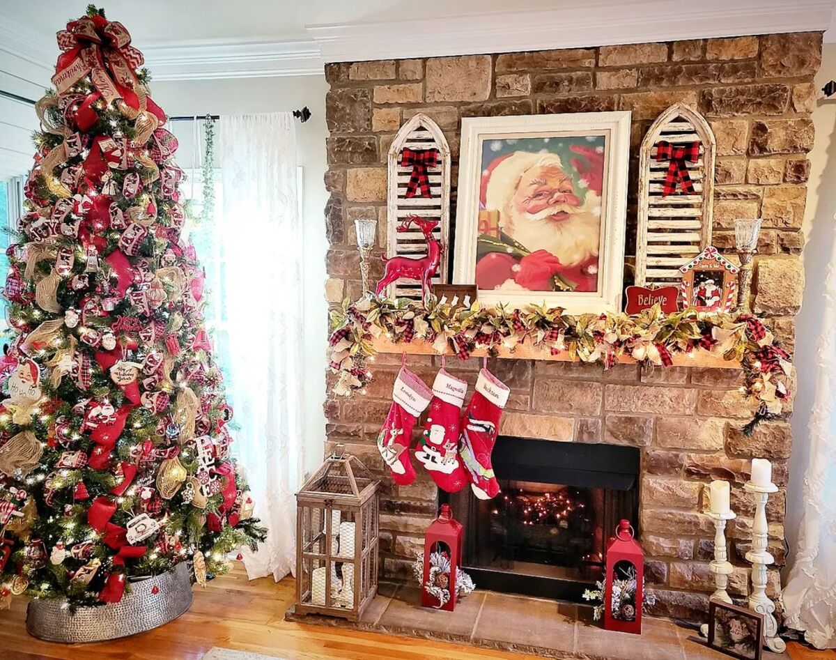 festive christmas mantel decor ideas 17