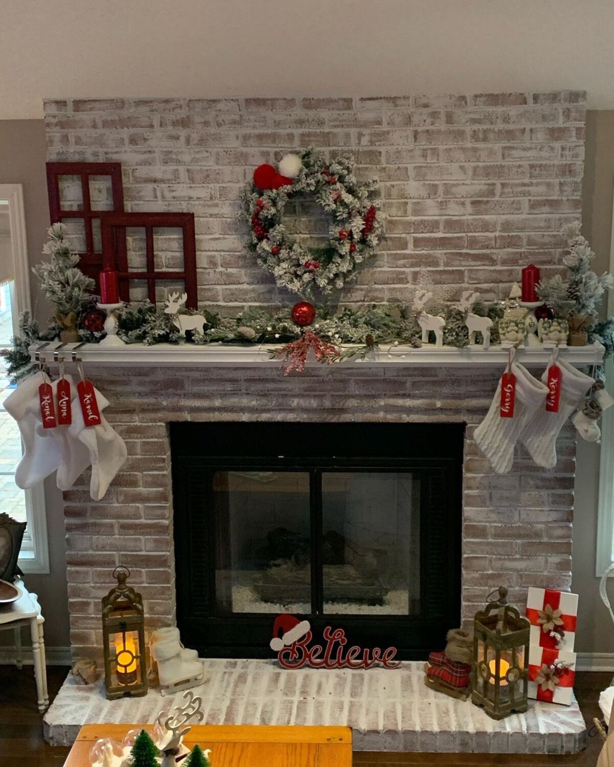 festive christmas mantel decor ideas 20