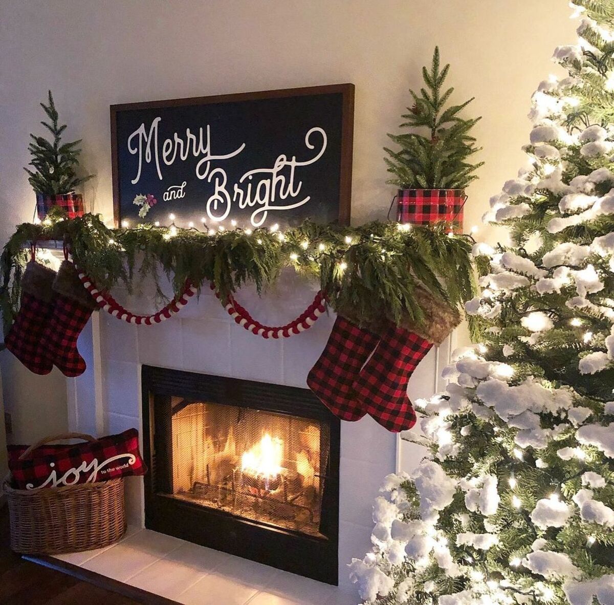 festive christmas mantel decor ideas 21