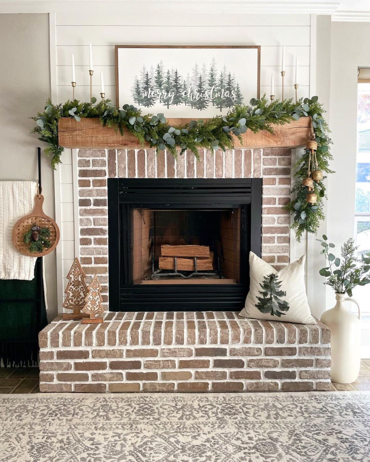 festive christmas mantel decor ideas 4