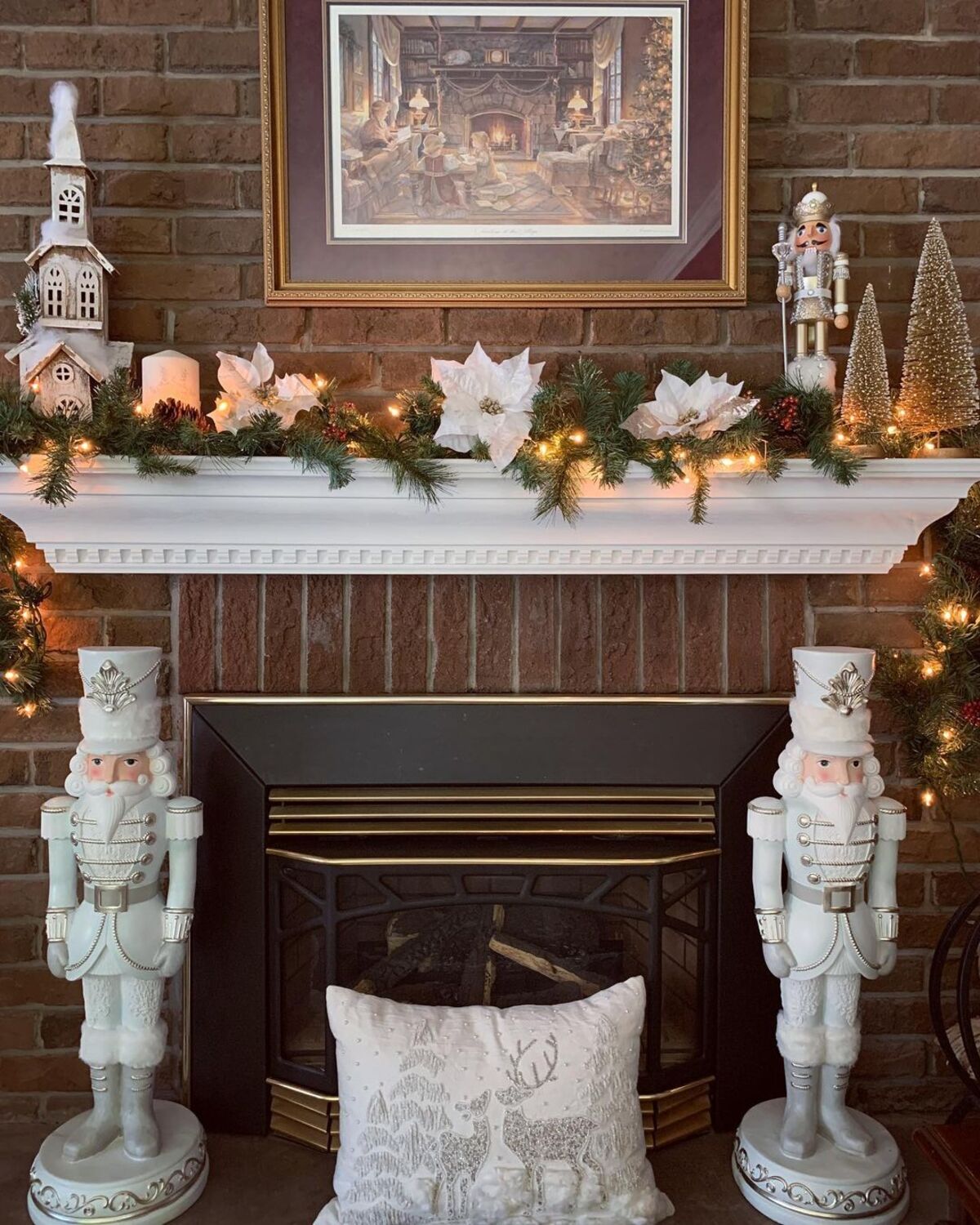 festive christmas mantel decor ideas 5