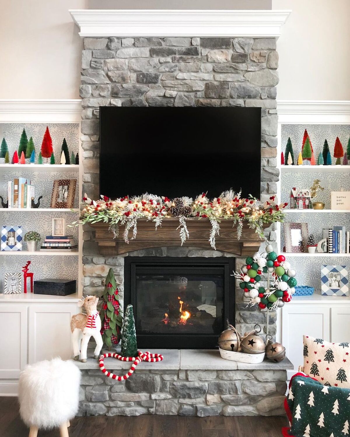 festive christmas mantel decor ideas 8