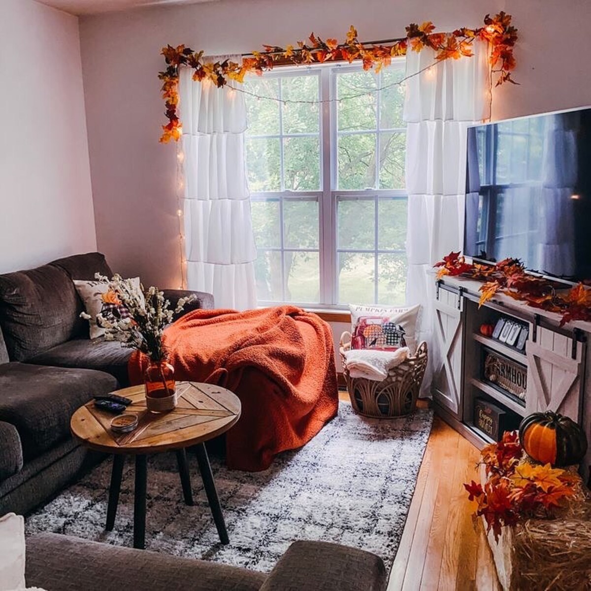 moody fall decor ideas 7