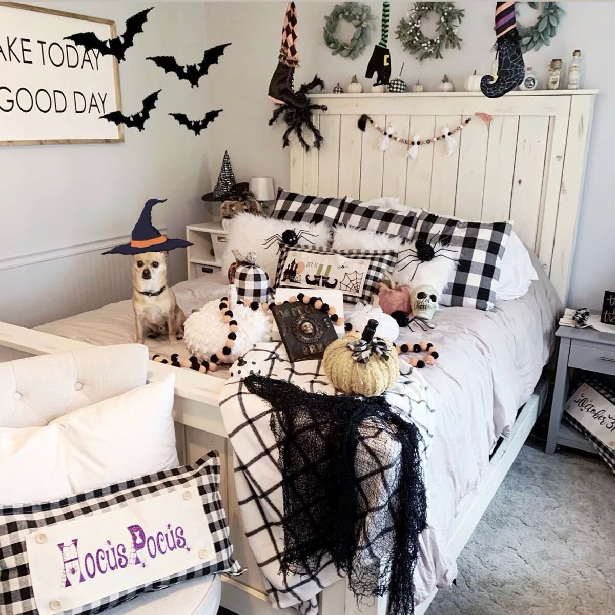 spooky halloween bedroom decor ideas 14