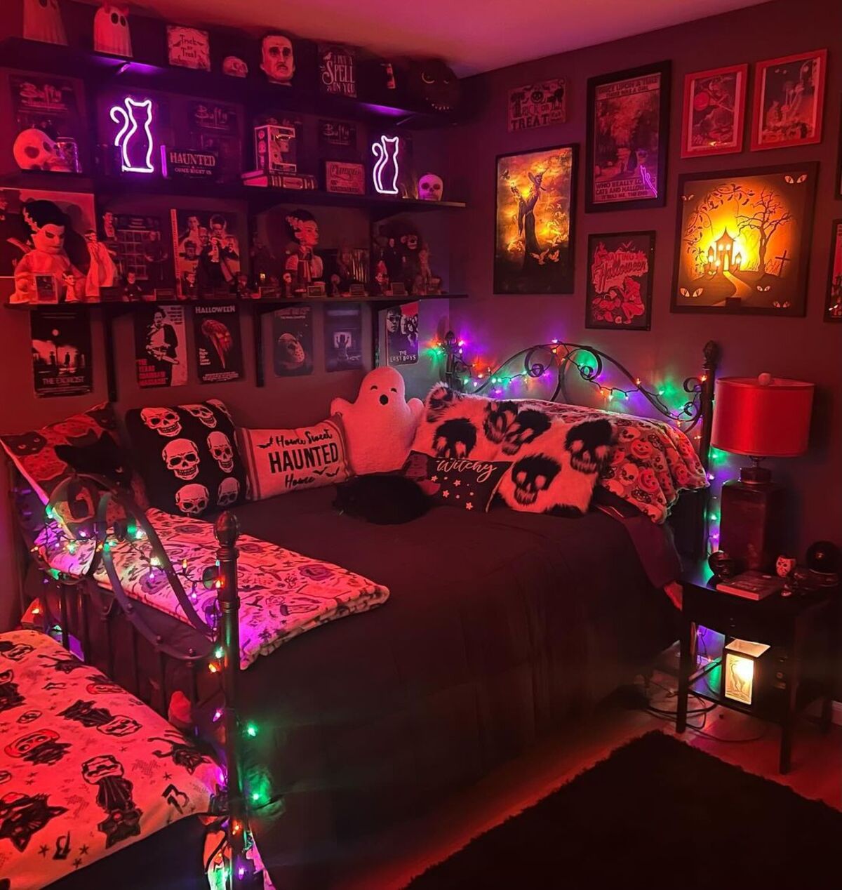 spooky halloween bedroom decor ideas 15