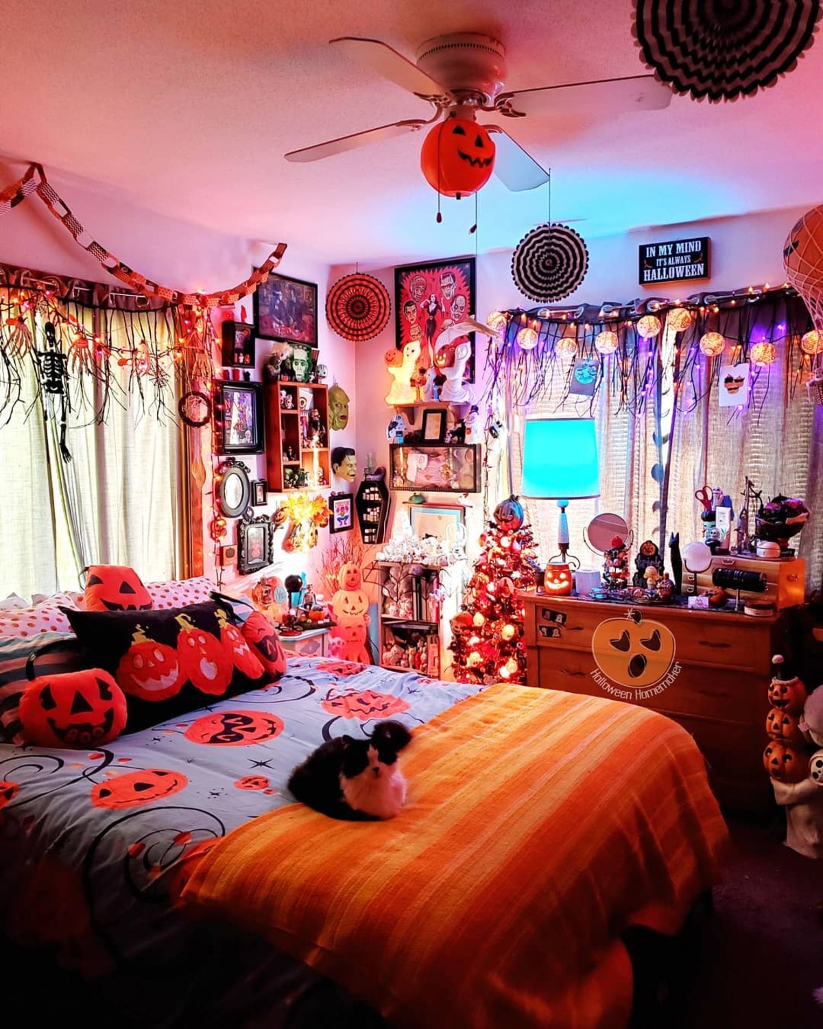 spooky halloween bedroom decor ideas 3