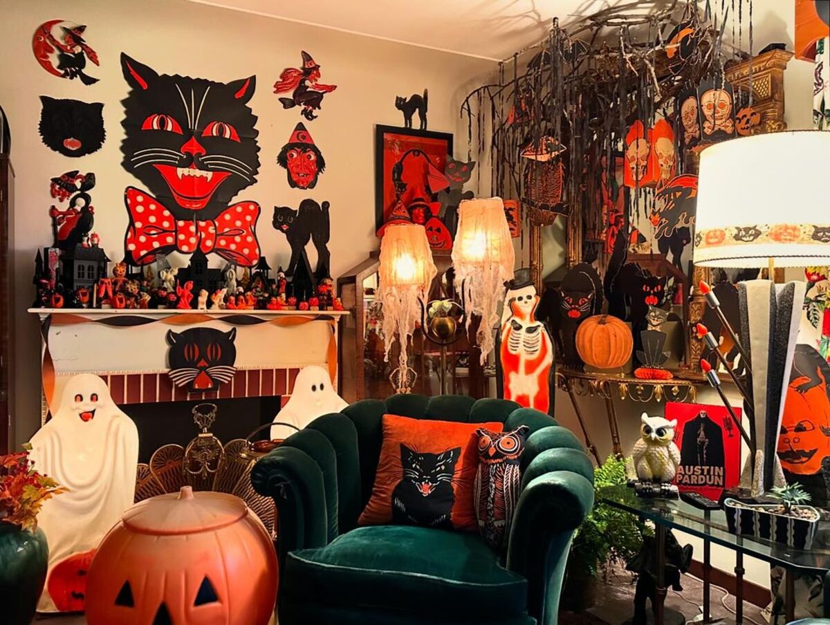 spooky halloween entry table decorations 10