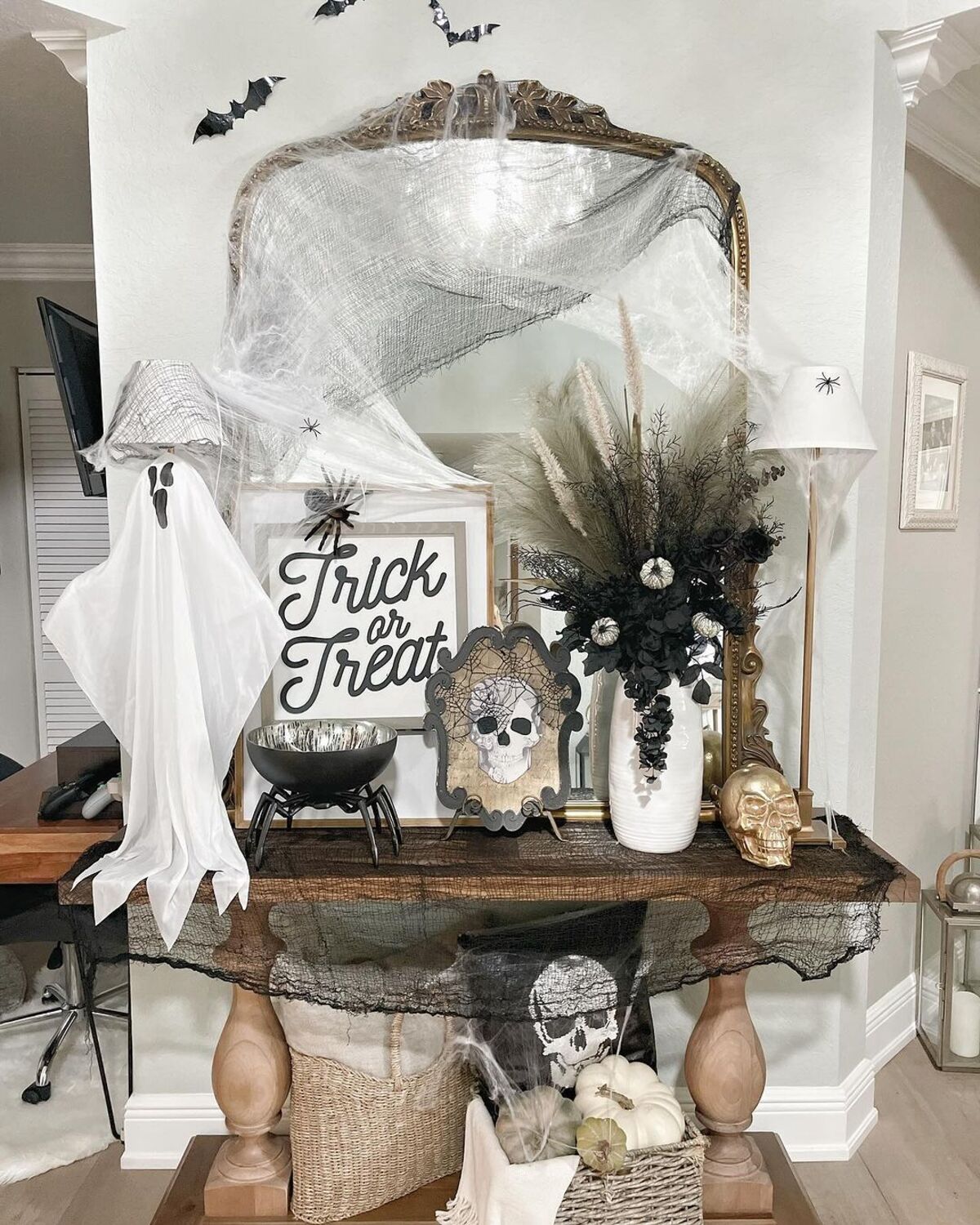 spooky halloween entry table decorations 3