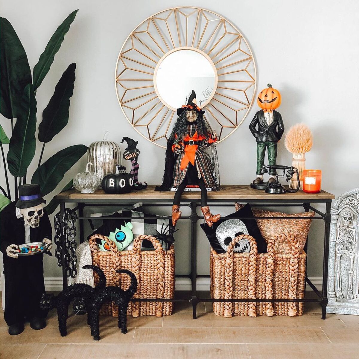 spooky halloween entry table decorations 7